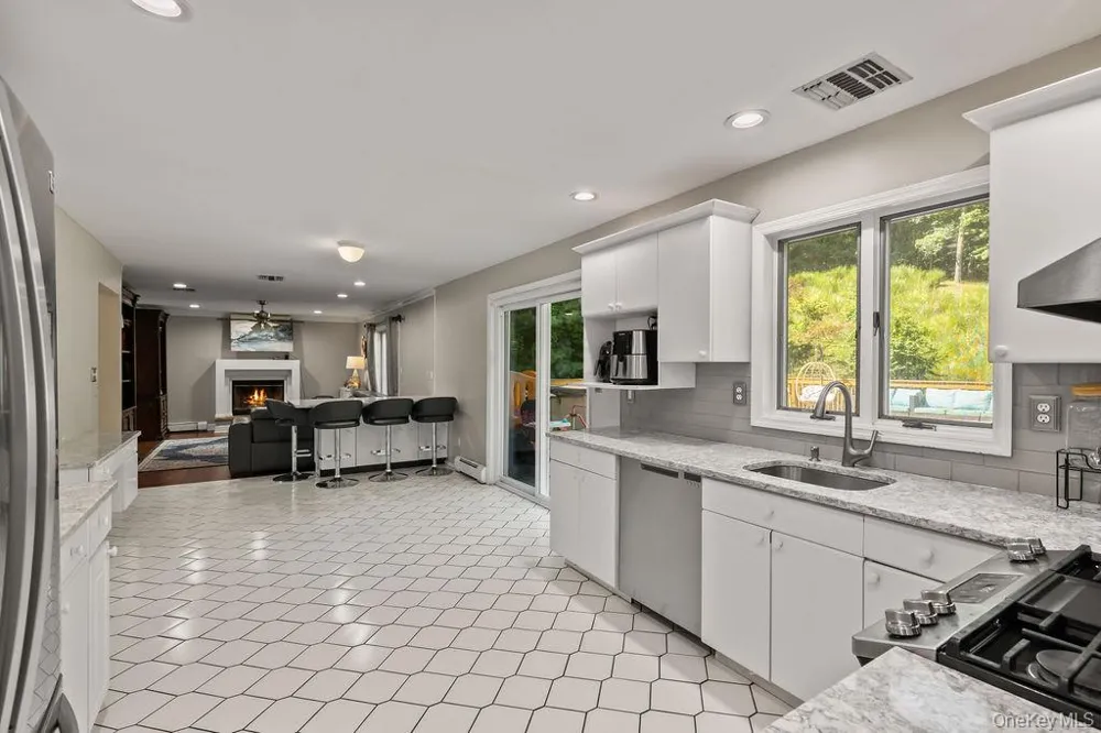 15 Parkside Court Pomona, NY 10970