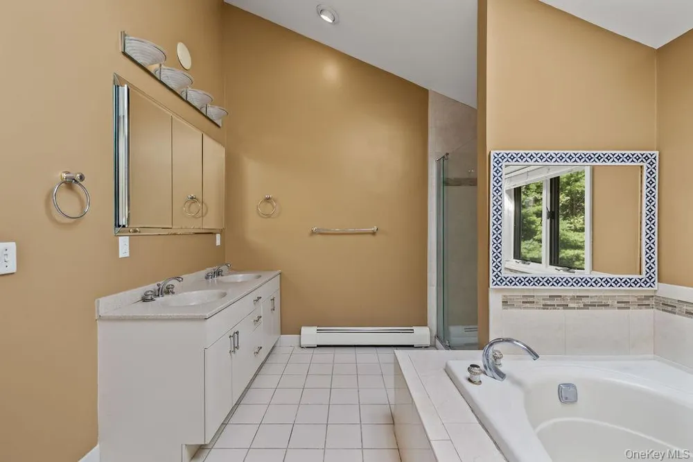 15 Parkside Court Pomona, NY 10970