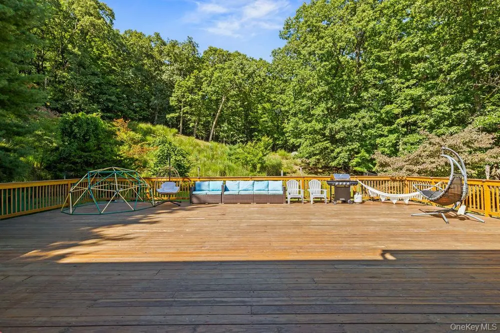 15 Parkside Court Pomona, NY 10970