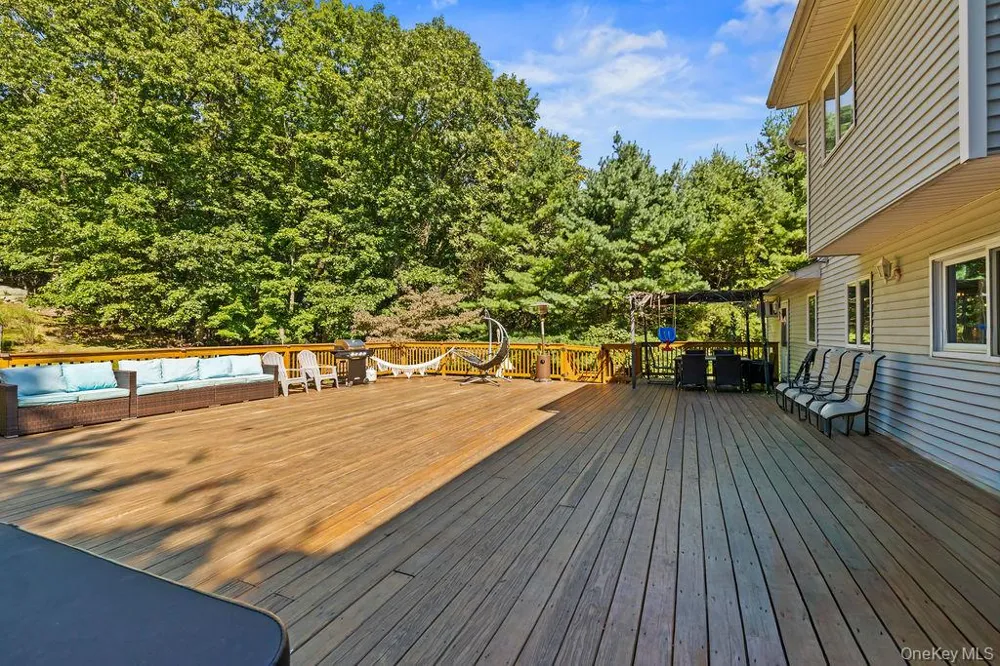 15 Parkside Court Pomona, NY 10970