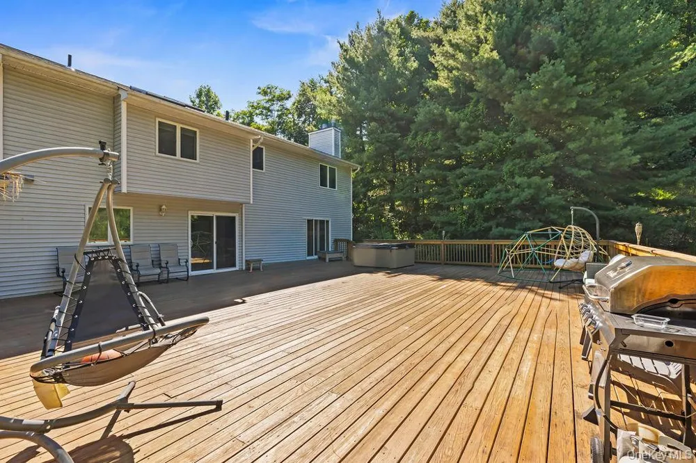 15 Parkside Court Pomona, NY 10970