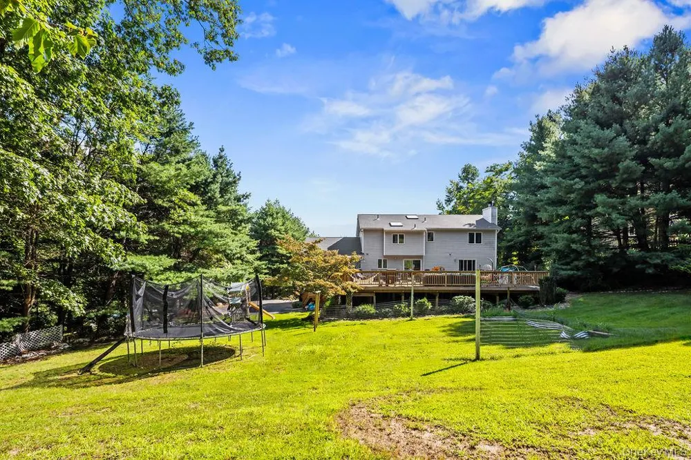 15 Parkside Court Pomona, NY 10970