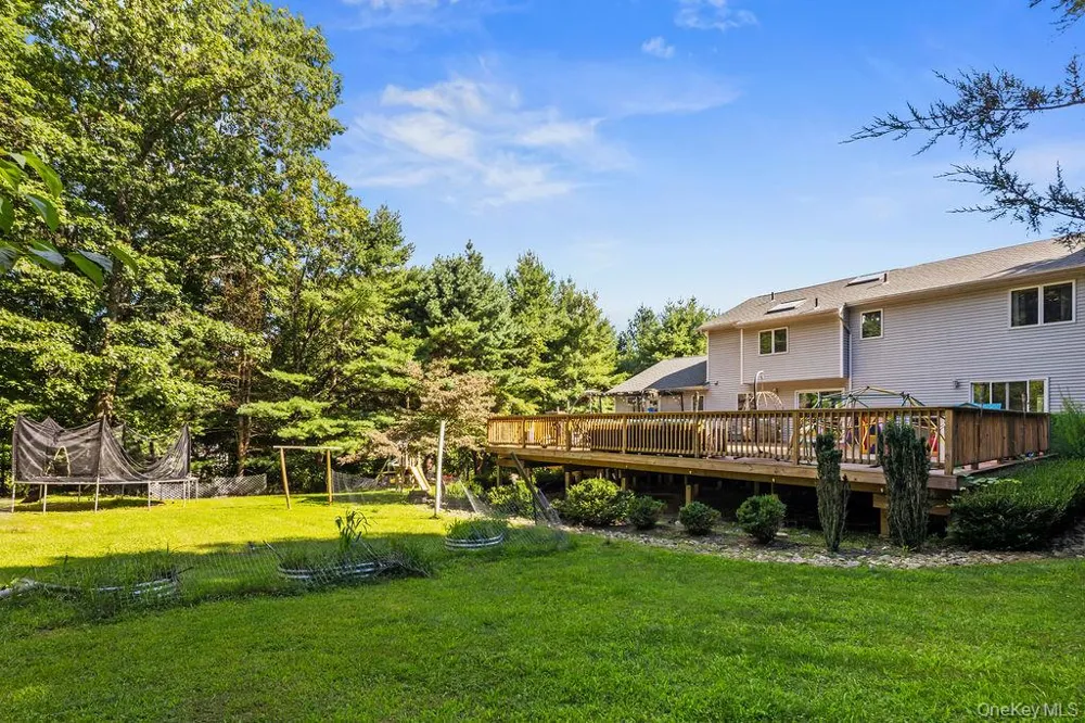 15 Parkside Court Pomona, NY 10970