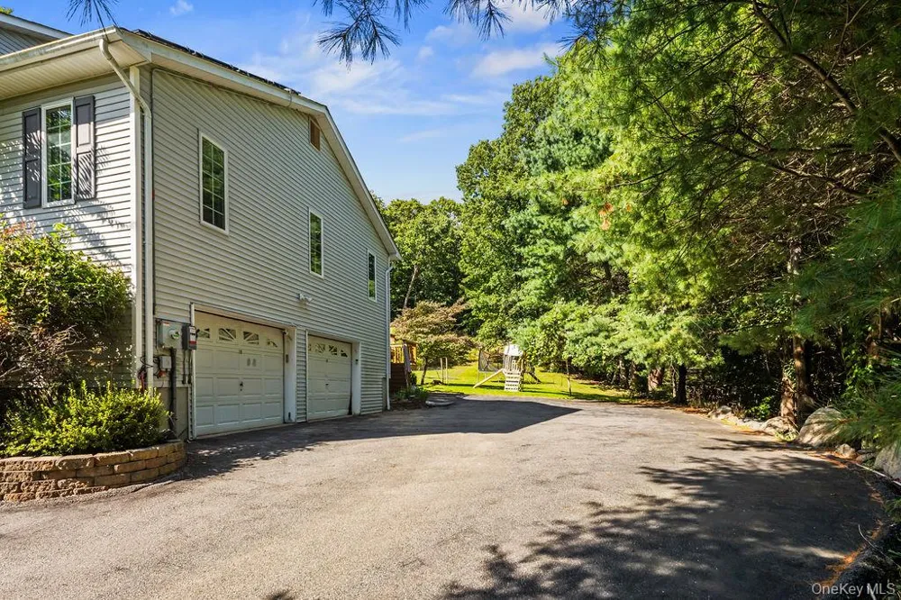 15 Parkside Court Pomona, NY 10970