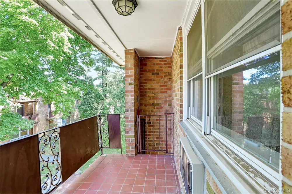 221 Kearsing Parkway #E Monsey, NY 10952