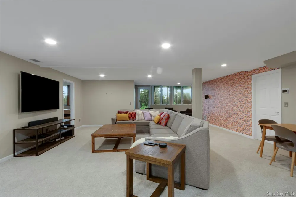 69 Cedar Pond Lane Chester, NY 10918