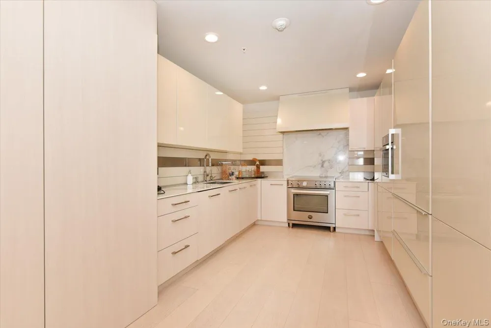 100 Harbor View Drive #401 Port Washington, NY 11050