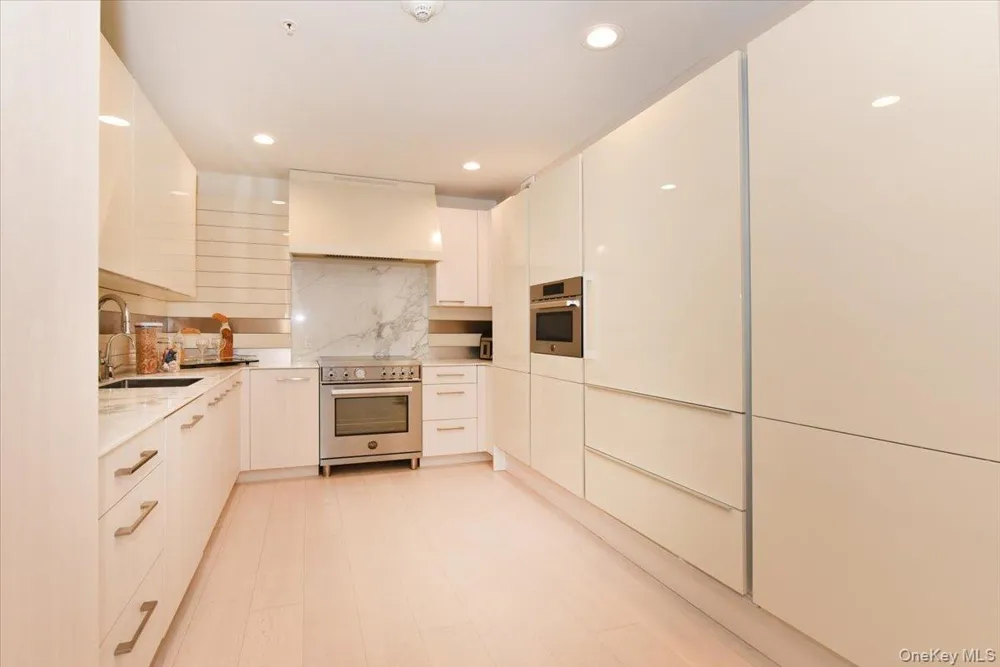 100 Harbor View Drive #401 Port Washington, NY 11050