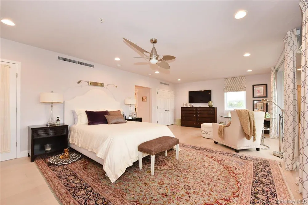 100 Harbor View Drive #401 Port Washington, NY 11050