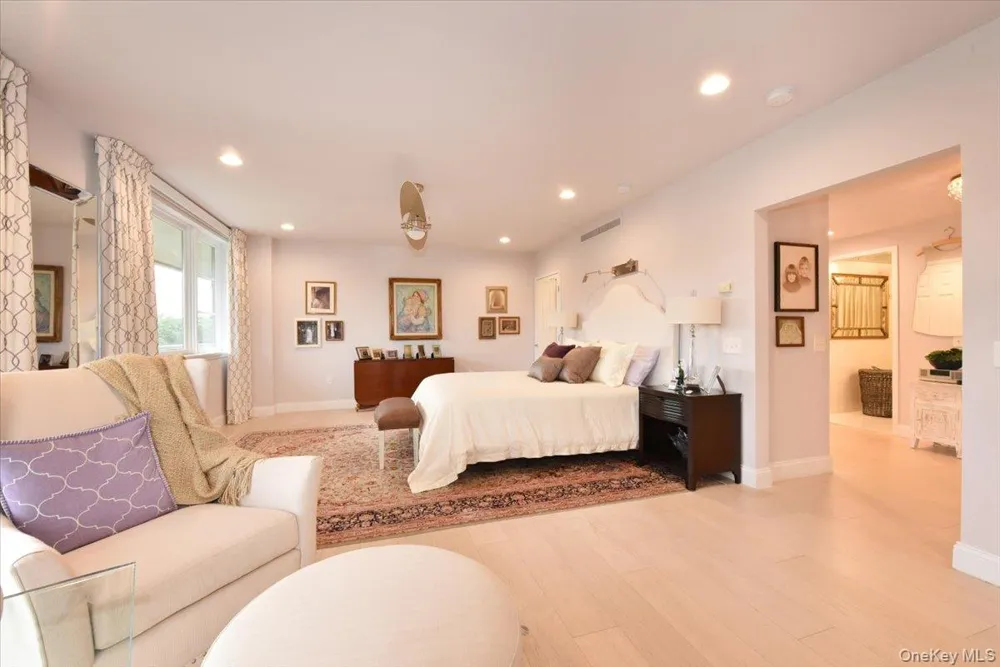 100 Harbor View Drive #401 Port Washington, NY 11050