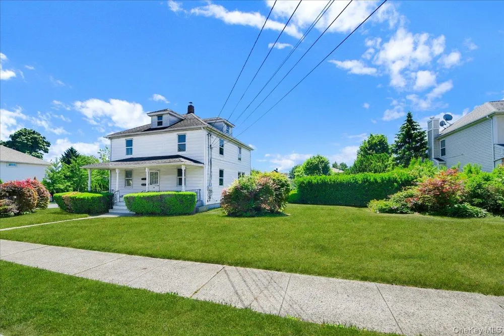 78 Maple Street Roslyn Heights, NY 11577