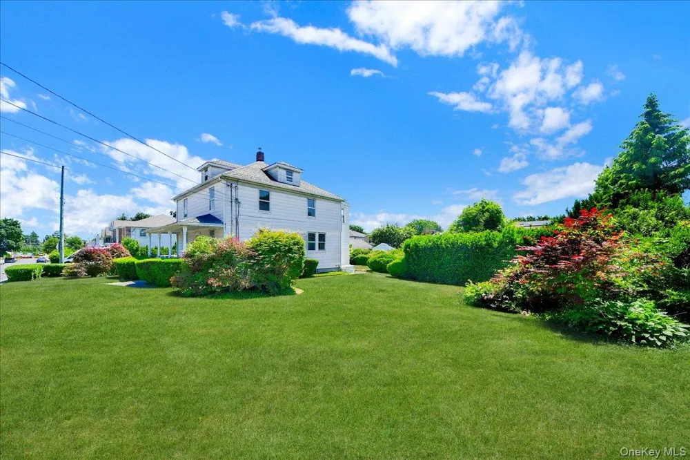 78 Maple Street Roslyn Heights, NY 11577