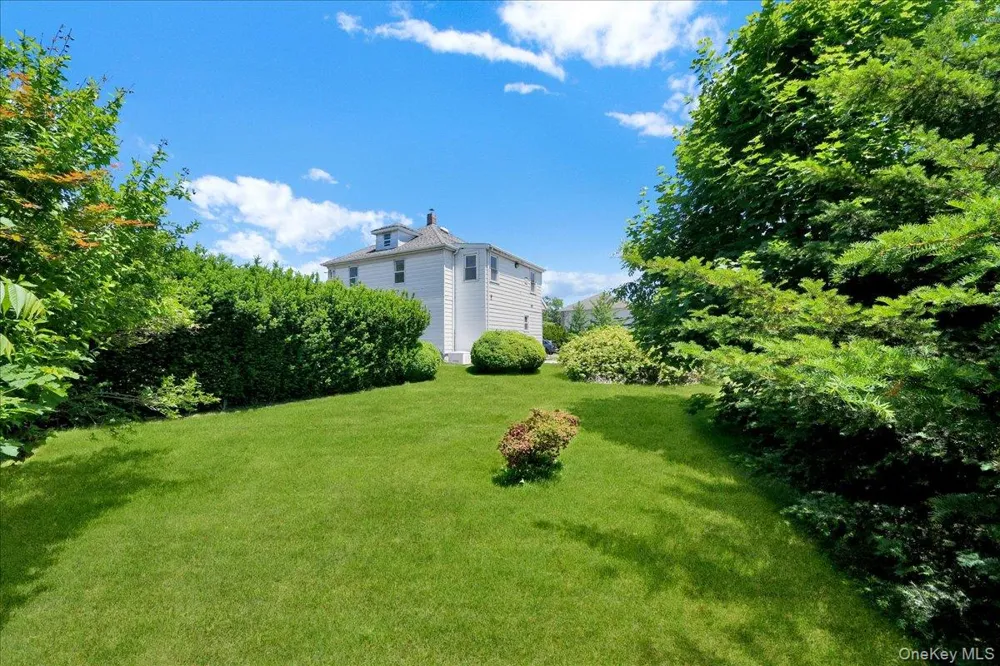 78 Maple Street Roslyn Heights, NY 11577