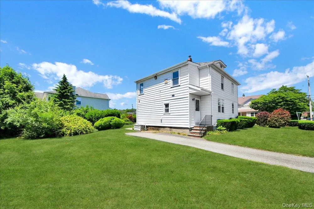 78 Maple Street Roslyn Heights, NY 11577
