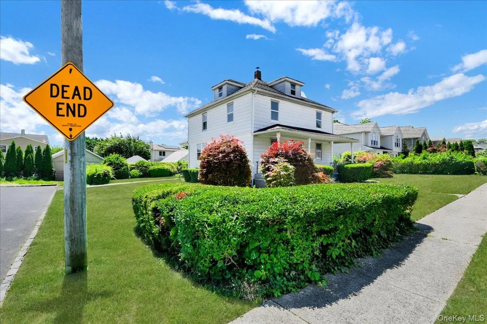 78 Maple Street Roslyn Heights, NY 11577