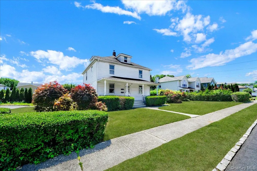 78 Maple Street Roslyn Heights, NY 11577