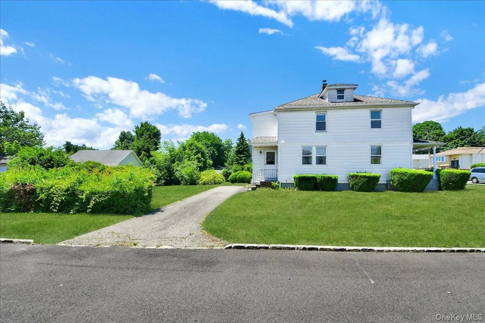 78 Maple Street Roslyn Heights, NY 11577