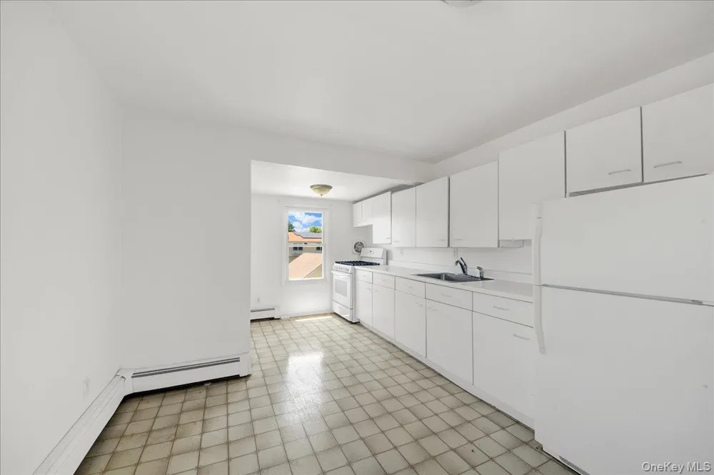 78 Maple Street Roslyn Heights, NY 11577