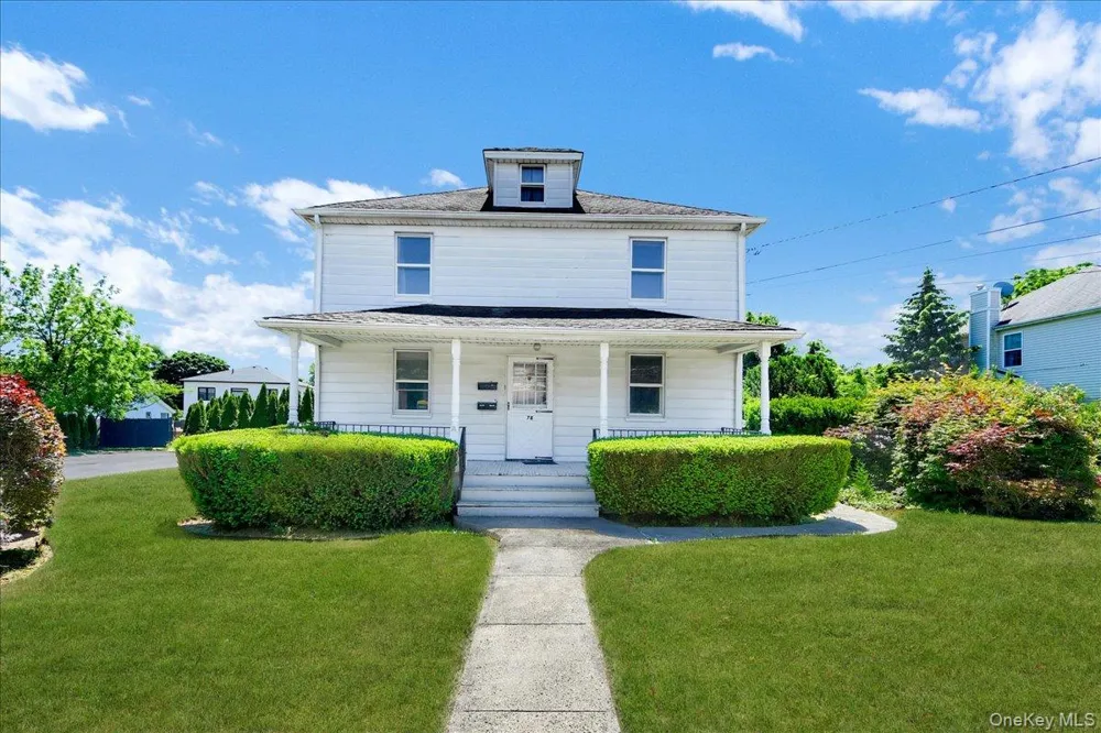 78 Maple Street Roslyn Heights, NY 11577