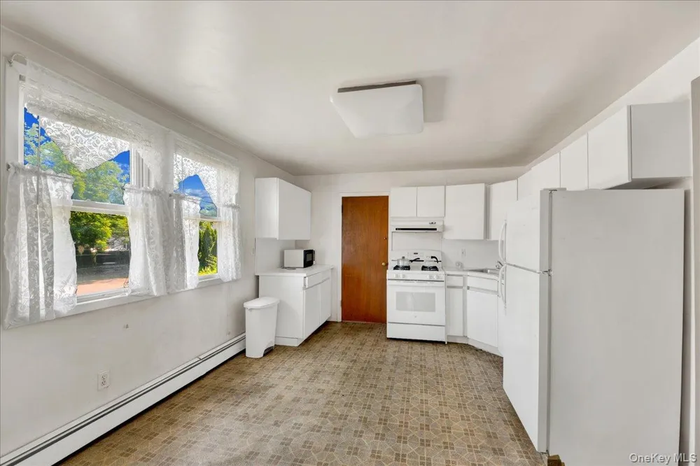 78 Maple Street Roslyn Heights, NY 11577