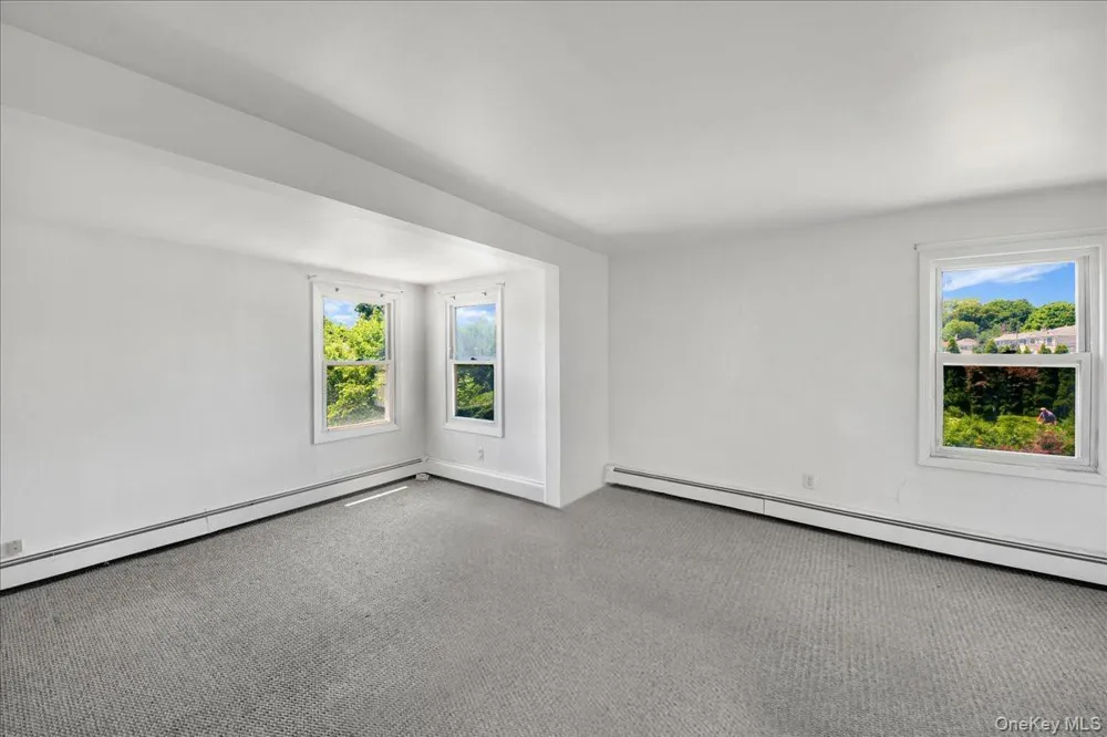 78 Maple Street Roslyn Heights, NY 11577