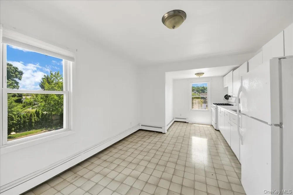 78 Maple Street Roslyn Heights, NY 11577
