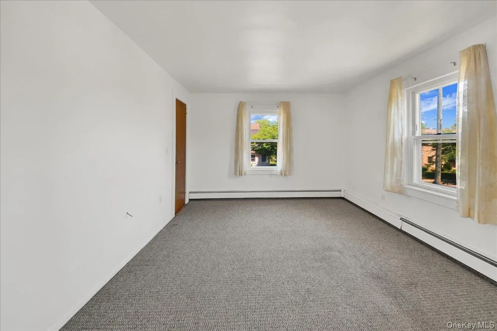 78 Maple Street Roslyn Heights, NY 11577