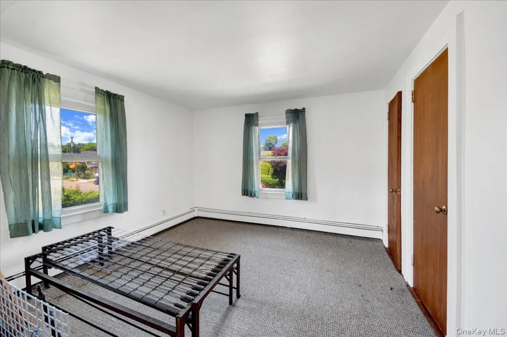 78 Maple Street Roslyn Heights, NY 11577