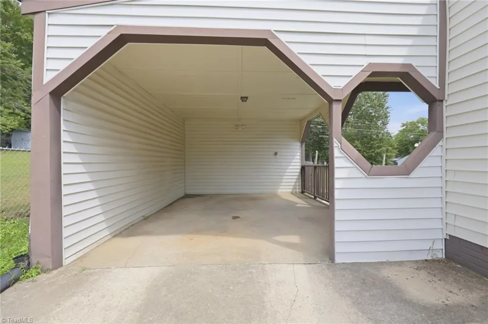 2220 Mckinney Street Burlington, NC 27217
