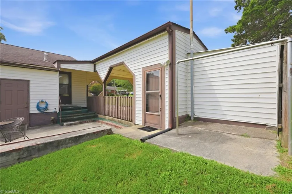 2220 Mckinney Street Burlington, NC 27217