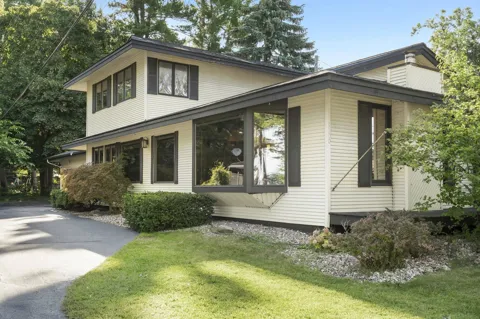 1100 Peninsula Drive