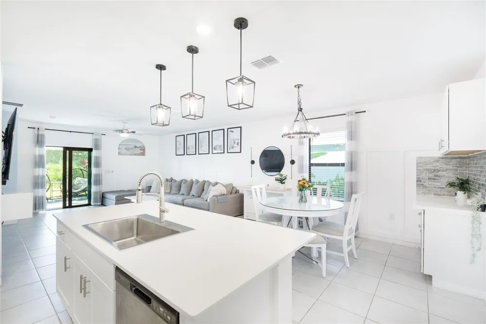 9080 TEQUILA SUNRISE DRIVE Sarasota, FL 34241