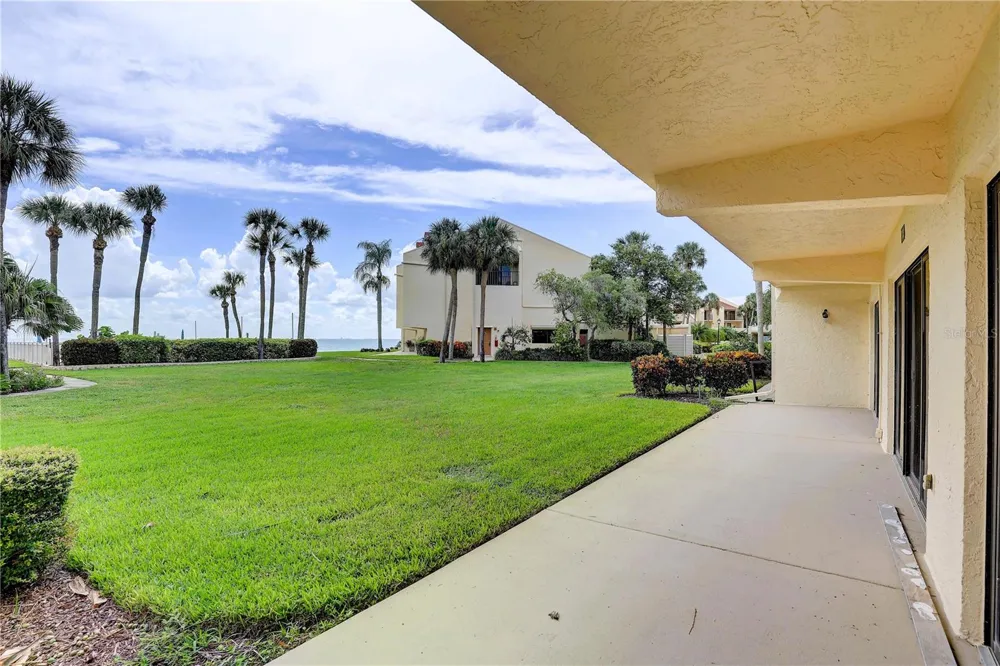 7510 SUNSHINE SKYWAY LANE S #T13 St Petersburg, FL 33711
