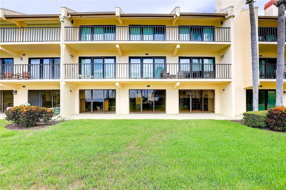 7510 SUNSHINE SKYWAY LANE S #T13 St Petersburg, FL 33711