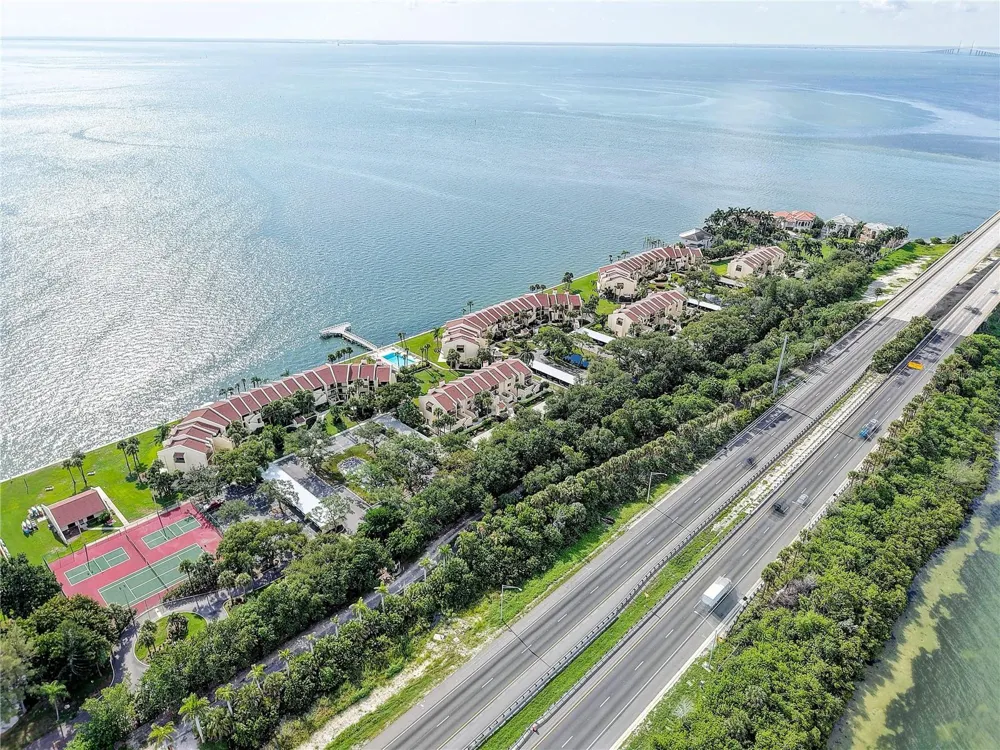 7510 SUNSHINE SKYWAY LANE S #T13 St Petersburg, FL 33711
