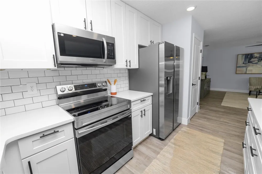 521 SKYLINE DRIVE E Lakeland, FL 33801