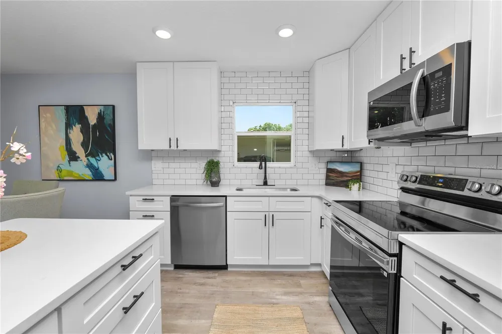 521 SKYLINE DRIVE E Lakeland, FL 33801