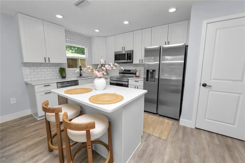 521 SKYLINE DRIVE E Lakeland, FL 33801