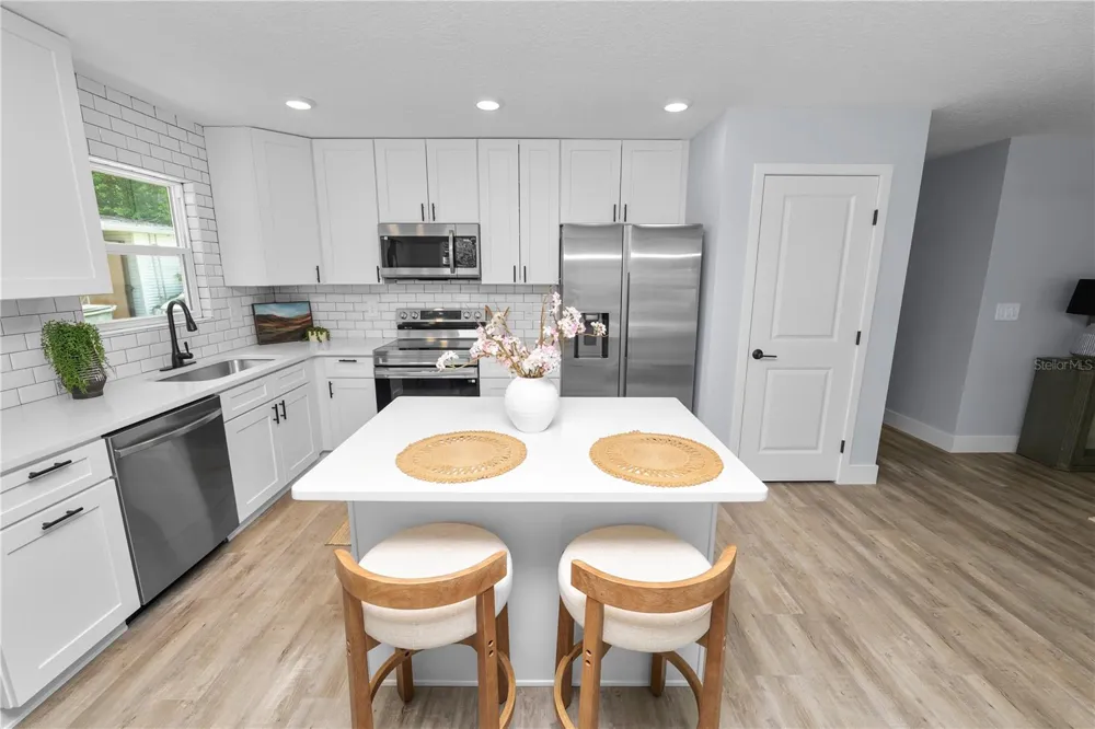 521 SKYLINE DRIVE E Lakeland, FL 33801
