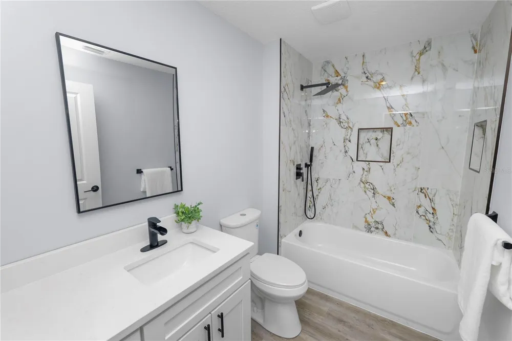 521 SKYLINE DRIVE E Lakeland, FL 33801