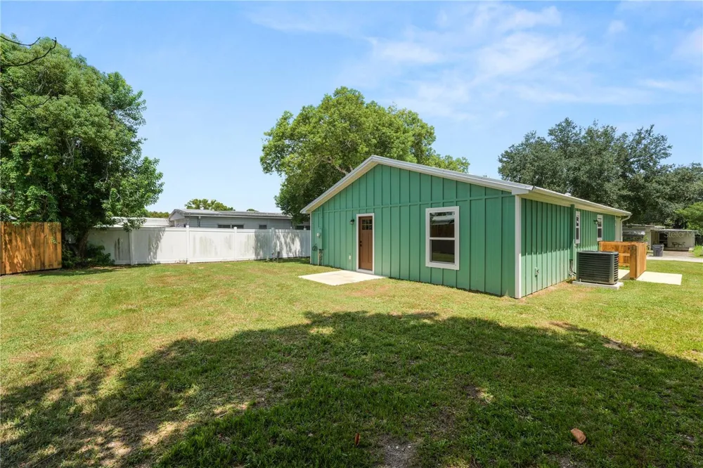521 SKYLINE DRIVE E Lakeland, FL 33801