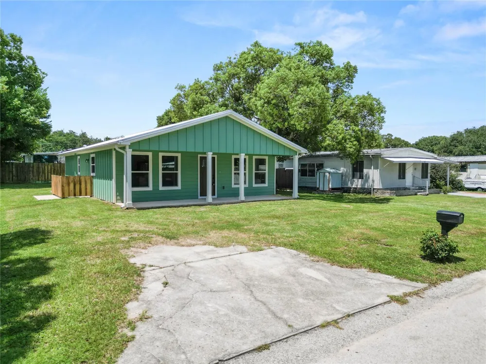 521 SKYLINE DRIVE E Lakeland, FL 33801