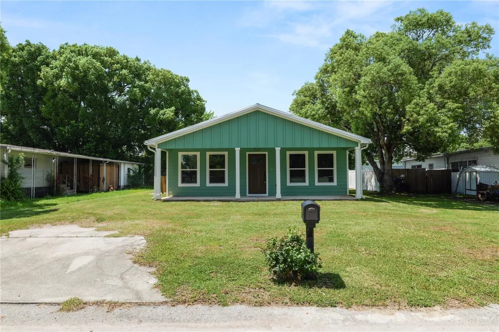 521 SKYLINE DRIVE E Lakeland, FL 33801