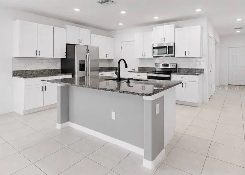 12600 BERGSTROM BAY DRIVE Riverview, FL 33579