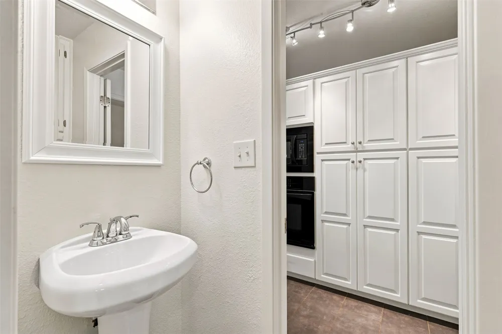 4100 Outpost Trace Lago Vista, TX 78645