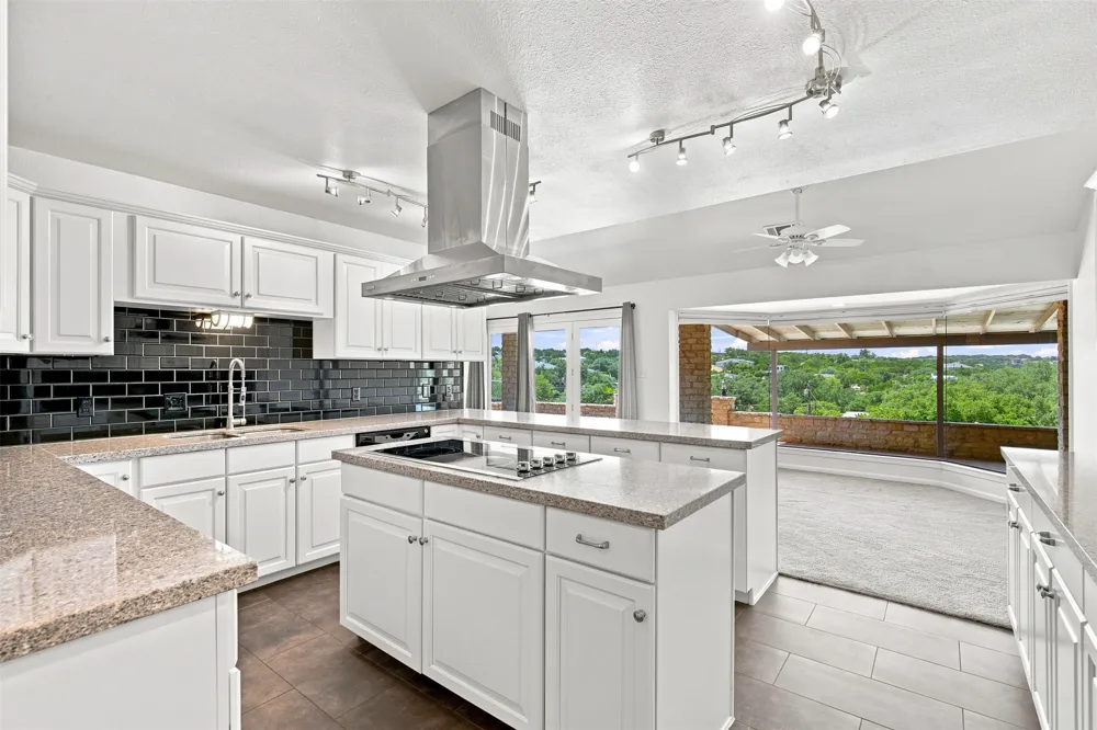 4100 Outpost Trace Lago Vista, TX 78645