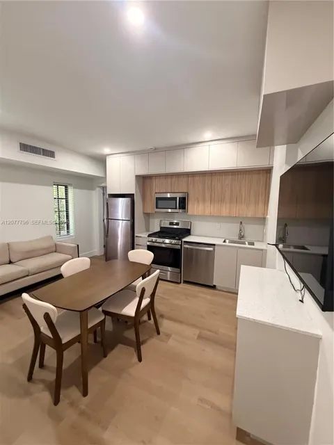 1619 Jefferson Ave #102