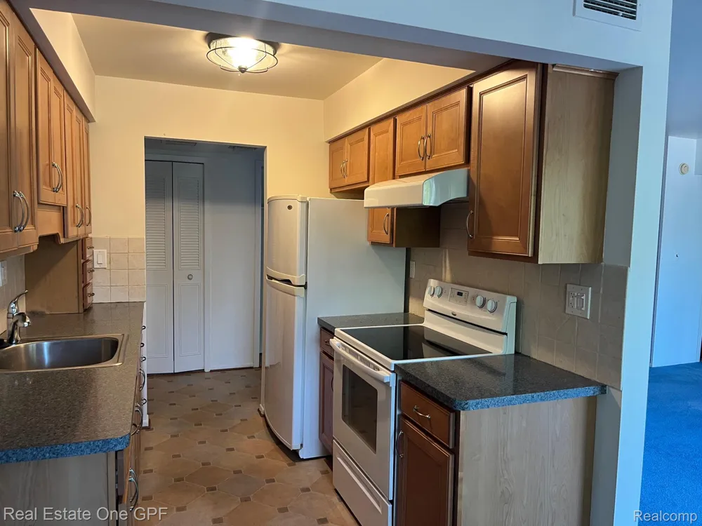 311 Riviera Drive St Clair Shores City, MI 48080