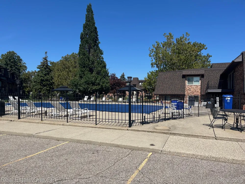 311 Riviera Drive St Clair Shores City, MI 48080