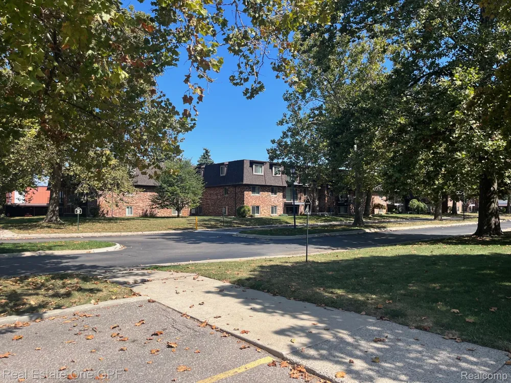 311 Riviera Drive St Clair Shores City, MI 48080